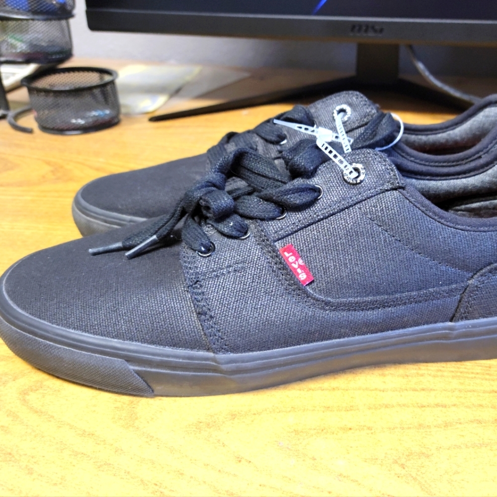 NEW Mens Levi's Shoes 👞